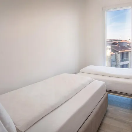 Perla Garda With Pool Apartment