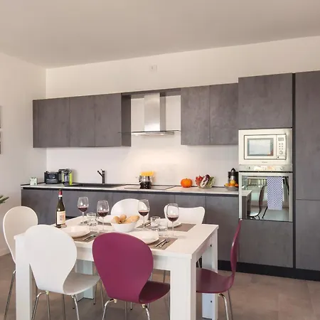 Perla Garda With Pool Apartment Peschiera del Garda