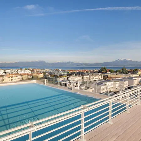 Apartment Perla Garda With Pool Peschiera del Garda